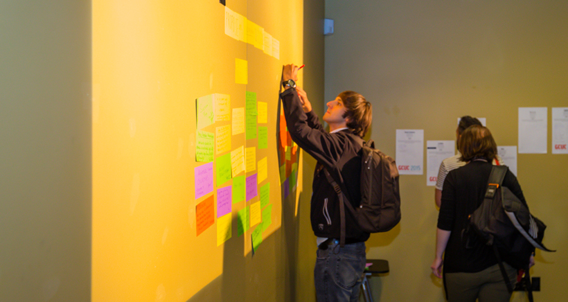 A GCUC 2015 attendee posts a topic on the wall. 