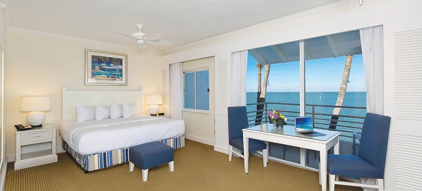 harbourside_guestroom_-_suite_king_bed