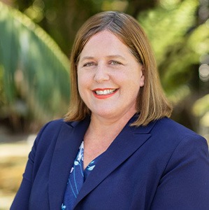 headshot of jayne aston