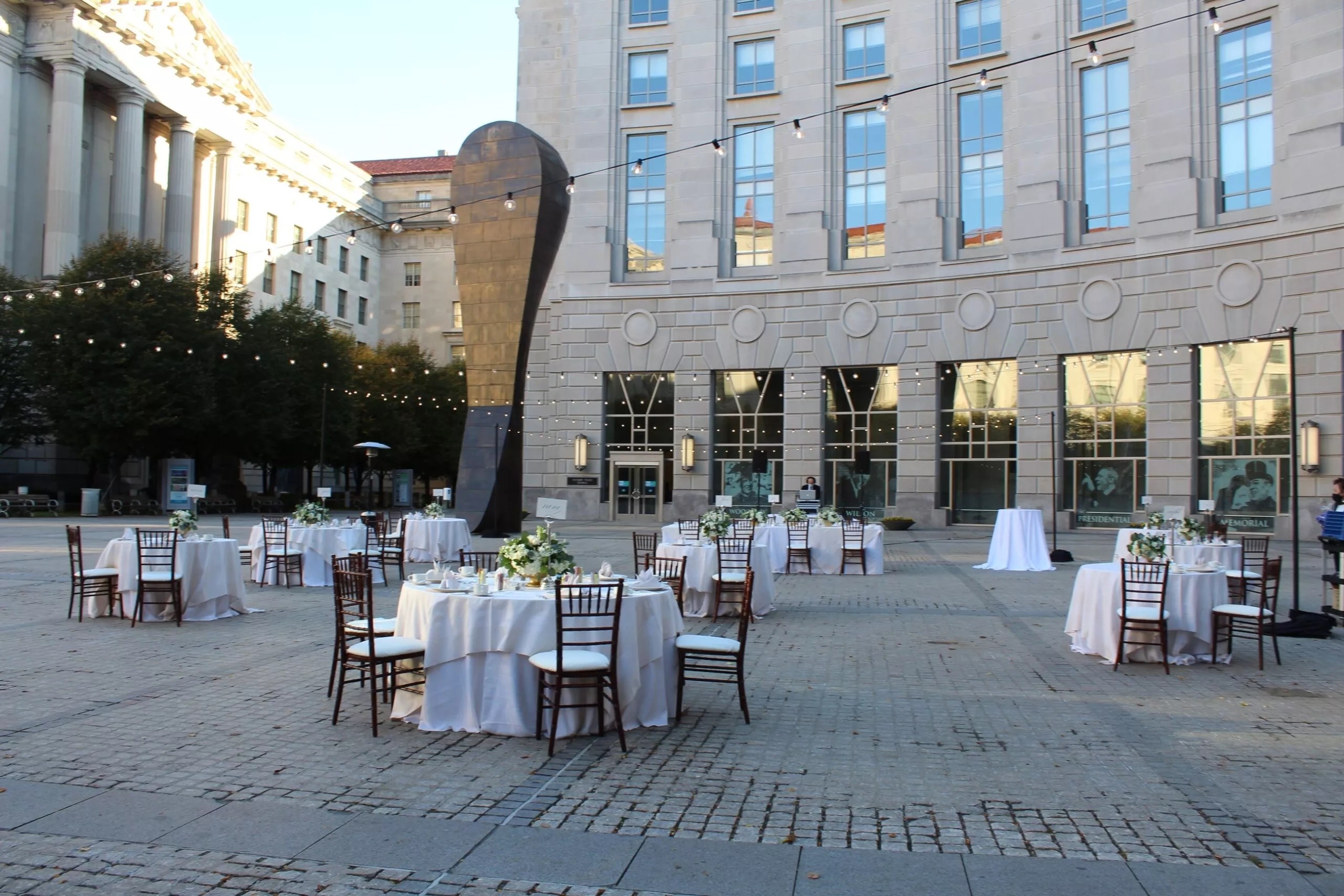 outdoor meeting space at Ronald Reagan Building and International Trade Center