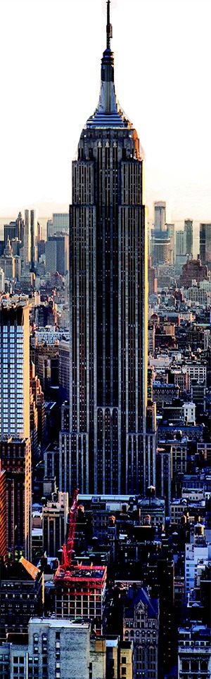 Empire State Buildingin New York Skyline